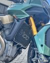 Mistral MG V100 MANDELLO (E5) ochranná mřížka chladiče, stříbrná