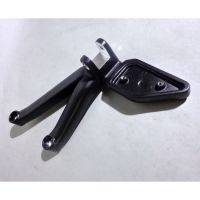 Držák stupačky spolujezdce pravý MOTO GUZZI GRISO