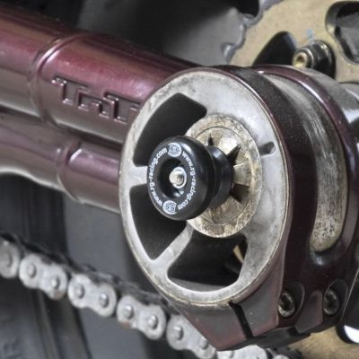 Chrániče osy zadního kola, Benelli 1130 Café Racer